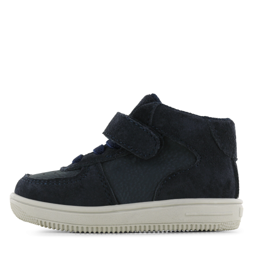 Go Banana&rsquo;s donkerblauwe sneaker Jongens | Microfiber nubuck/Su&egrave;de | Maat 20